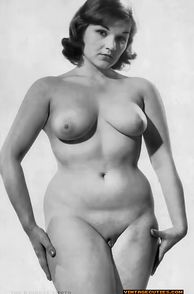 Curvy Vintage Nude With Bald Pussy